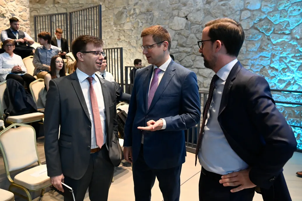 Bóka János: Alkalmatlan vezetők irányítják most az Európai Uniót