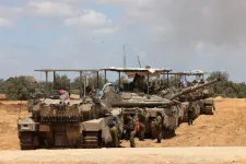 Evakuálásra szólít fel az izraeli hadsereg Rafahban, a Hamász elfogadja a fegyverszüneti feltételeket