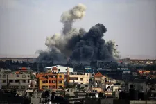 Izrael elkezdte lőni Rafahot, ahova pont azért menekültek eddig a palesztinok, mert relatíve érintetlen volt