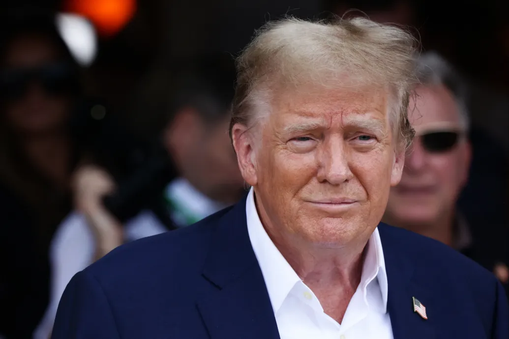 Börtönnel fenyegette a bíró Donald Trumpot, ha tizenegyedszerre is megszegi a hírzárlatot