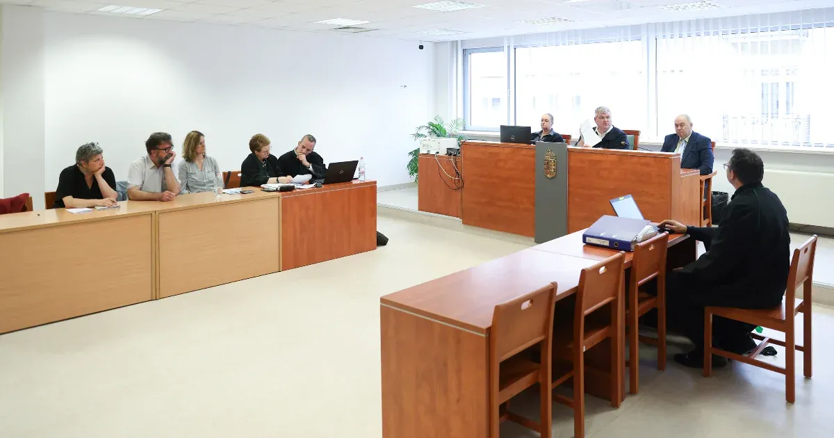A tankerületi igazgató más beosztásba került, derült ki a kirúgott kölcseys tanárok perén, ítélet nem született