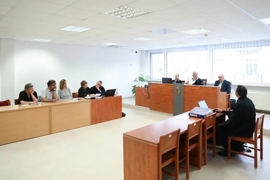 A tankerületi igazgatót leváltották, derült ki a kirúgott kölcseys tanárok perén, ítélet nem született