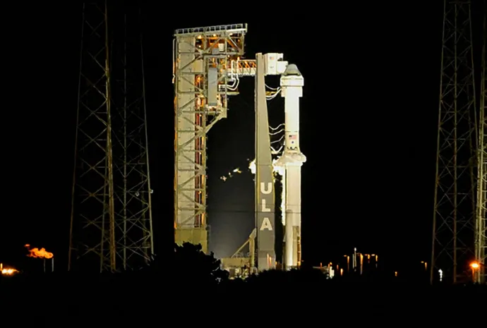 A United Launch Alliance Atlas-V rakétája, miután a kilövést technikai problémák miatt elhalasztották a Nemzetközi Űrállomásra történő küldetés előtt, a floridai Cape Canaveralban, az Egyesült Államokban 2024. május 6-án – Fotó: Steve Nesius / Reuters