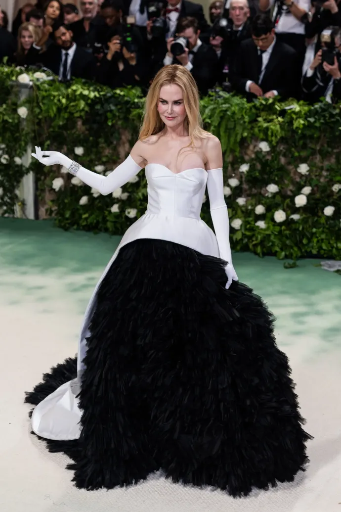 Nicole Kidman Balenciagában – Fotó: Gotham / Getty Images; Lana Del Rey Alexander McQueenben – Fotó: Gotham / Getty Images