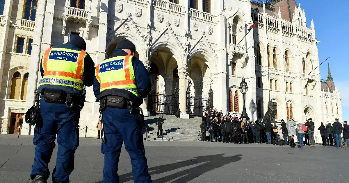 Sok rendőr lesz Budapest utcáin a kínai elnök látogatásának idején