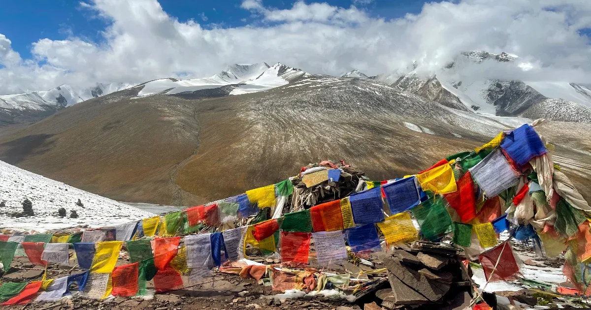 The adventures of two Hungarian climbers on the peaks of the great mountains of Little Tibet