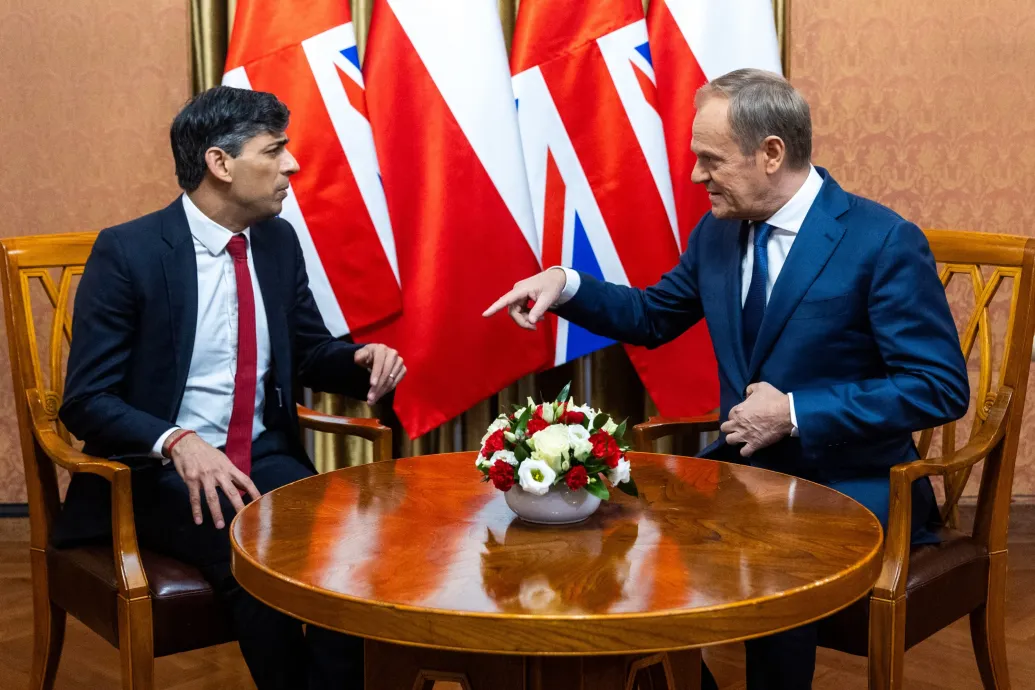 Kémek napjai: A lengyeleknél poloskát találtak, a briteknél katonafizetéseket hekkeltek