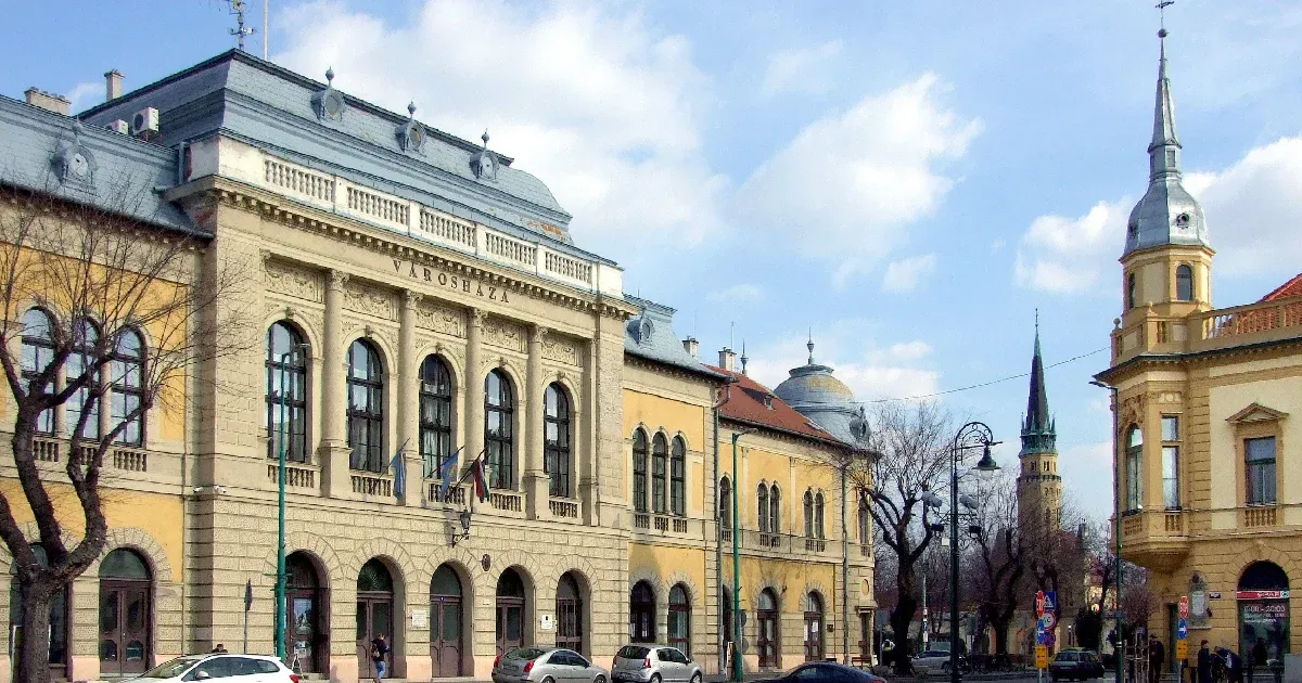 Újrázna a ceglédi fideszes képviselő, akinek a szülei évek óta kapnak megrendeléseket a várostól