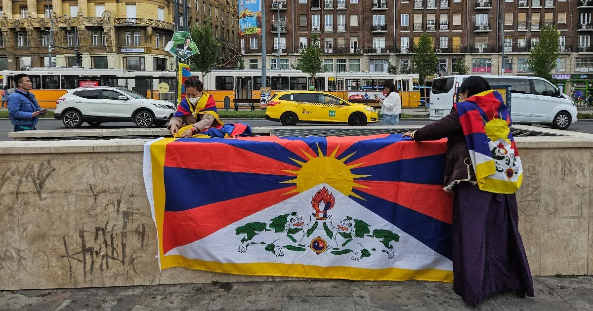 Ha felemelem a tibeti zászlót, akkor engem se a kínai, se a magyar rendőr ne teperjen le