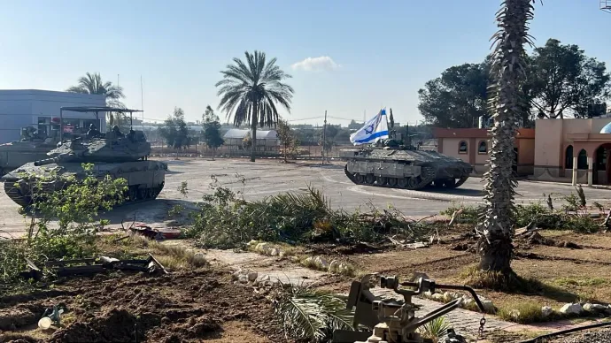 Izraeli harckocsik Rafahnál 2024. május 7-én – Fotó: Israel Defense Forces / Reuters