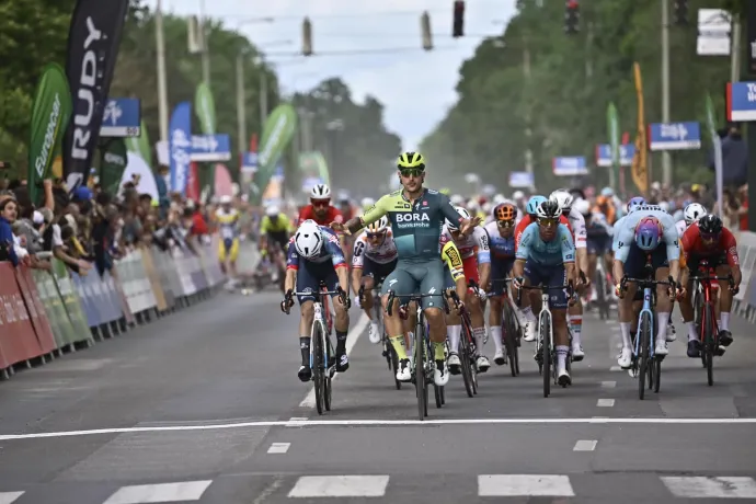 Sam Welsford nyerte a Tour de Hongrie első szakaszát Hajdúszoboszlón – Fotó: Facebook / Tour de Hongrie