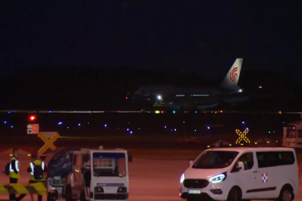 Megérkezett Budapestre a kínai elnök