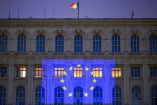 A romániaiak szinte fele gondolja előnyösnek az EU-csatlakozást