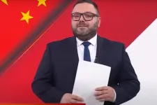 Az MTVA riportere és Bencsik András is bejelentkezett az egyórás kínai propagandaműsorba