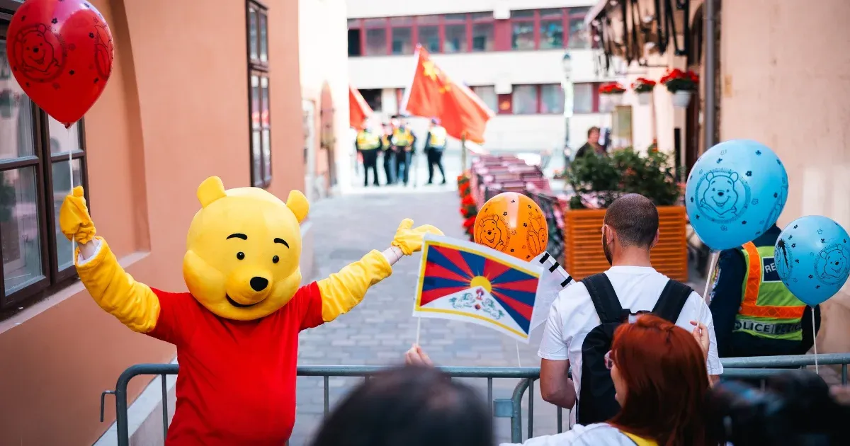 Micimackóval köszöntötte Tompos Márton a kínai elnököt a várban