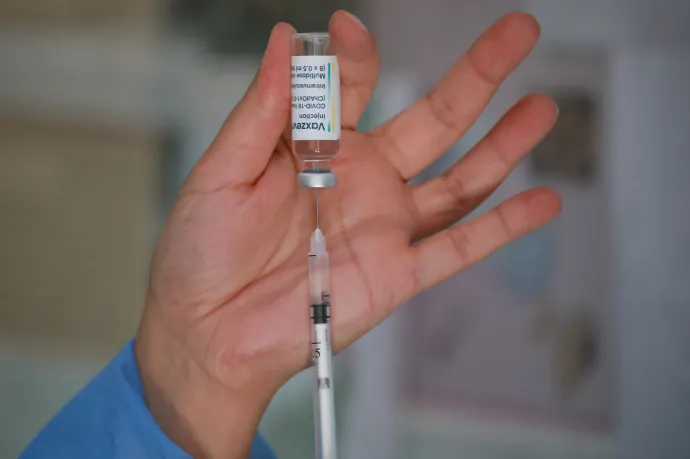 Fact-check: Tényleg most először ismerték el, hogy halálozást okozhat az egyik Covid-vakcina?