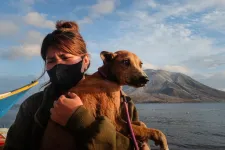 Önkéntesek mentik a ruangi vulkánkitörés után magukra hagyott kutyákat