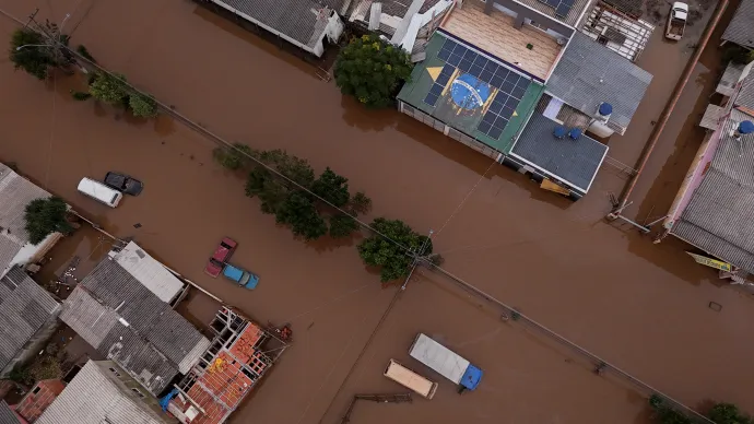 Drónfelvétel az utcákat elöntő vízről Eldorado Do Sulban, Rio Grande do Sul államban. Fotó: Amanda Perobelli / Reuters