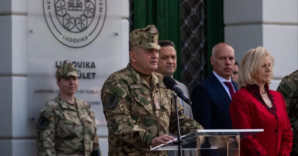 A vezérkari főnök arról beszélt a honvéd tisztjelölteknek, hogy a hadseregnek konfliktusra kell készülnie