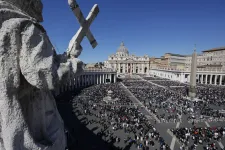 Kevés túlórapénz, túl sok látogató – a Vatikán 49 alkalmazottja panaszt tett a rossz munkakörülmények miatt