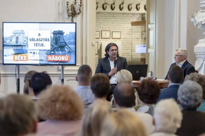 Deutsch Tamás, a Fidesz európai parlamenti képviselője, a Fidesz-KDNP EP-listavezetője beszédet mond a Fidesz-KDNP választási fórumán a hatvani Vadászati Múzeum dísztermében 2024. május 9-én – Fotó: Komka Péter / MTI