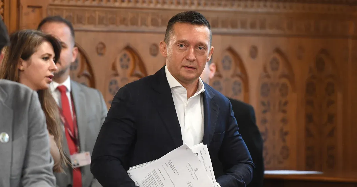 Továbbra is spammel a kormány, most háborús riogatást küldtek a vakcinainfós emailcímekre