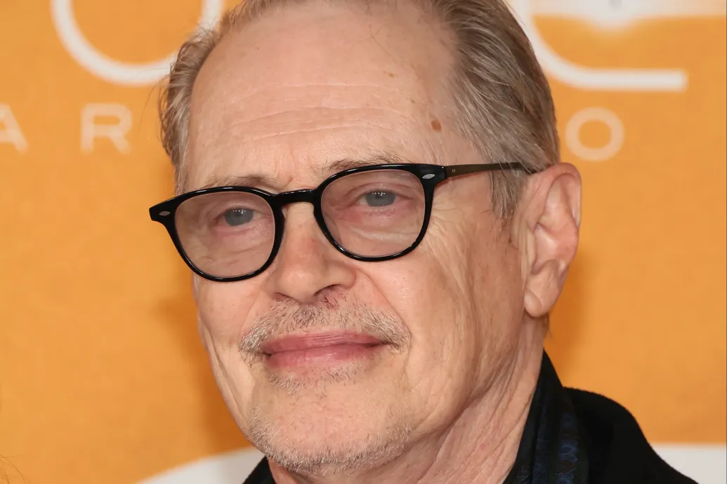 Megtámadták Steve Buscemit Manhattanben