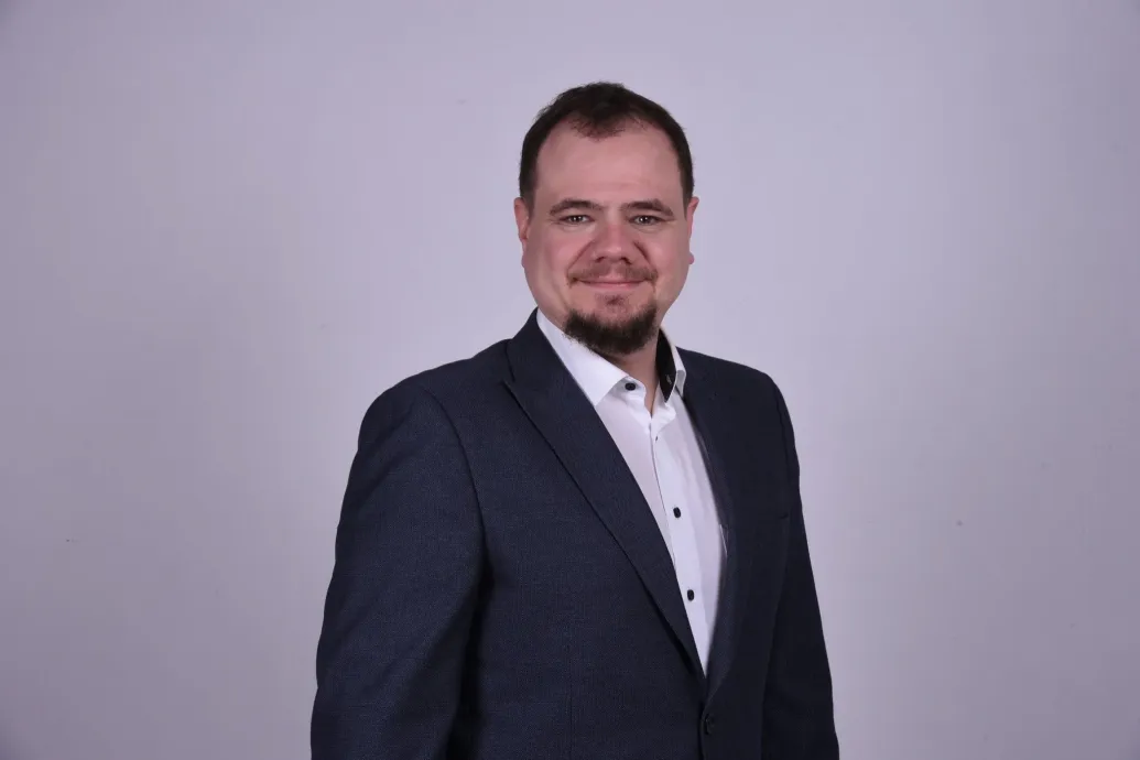 Visszalépett az egyik ellenzéki képviselőjelölt Szolnokon, és a Jobbikból is távozik