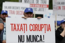 A munkabérek adóterheinek csökkentéséért tüntettek a szakszervezetek