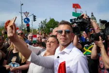 Publicus: Gyurcsány, Soros, Orbán, Rogán is állhat Magyar Péter mögött a választók szerint