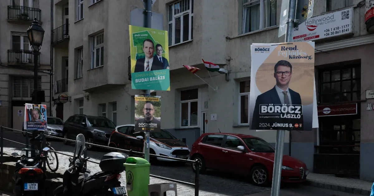 Hova lett a narancs? Tényleg létezik a kék Fidesz, rejtőszínekkel kampányol a kormánypárt Budapesten