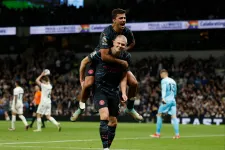 2-0-ra verte a Tottenhamet, karnyújtásnyira került a Manchester City a történelmi újrázástól