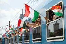 Tíz év után újra áthalad Sepsiszentgyörgyön a csíksomlyói zarándokokat szállító vonat
