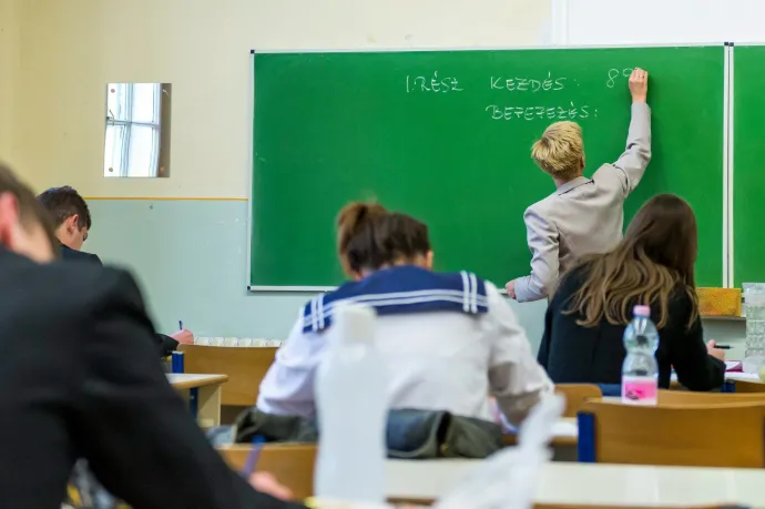 Továbbra is közfeladatot ellátó személyek a tanárok a Belügyminisztérium szerint