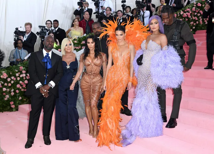 Nagy fenék, darázsderék, nagy mell – a Kardashian család védjegyei – Fotó: Karwai Tang / Getty Images