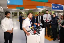 Szlovák védelmi miniszter: A helyzet rossz, a miniszterelnök az életéért küzd