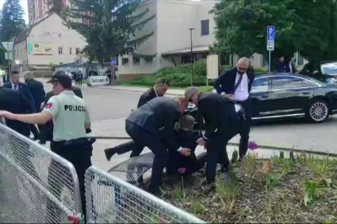 „A testőrök megpróbálták felemelni Robert Ficót, aki mozdulatlan volt” – beszámoló a szlovákiai merényletről