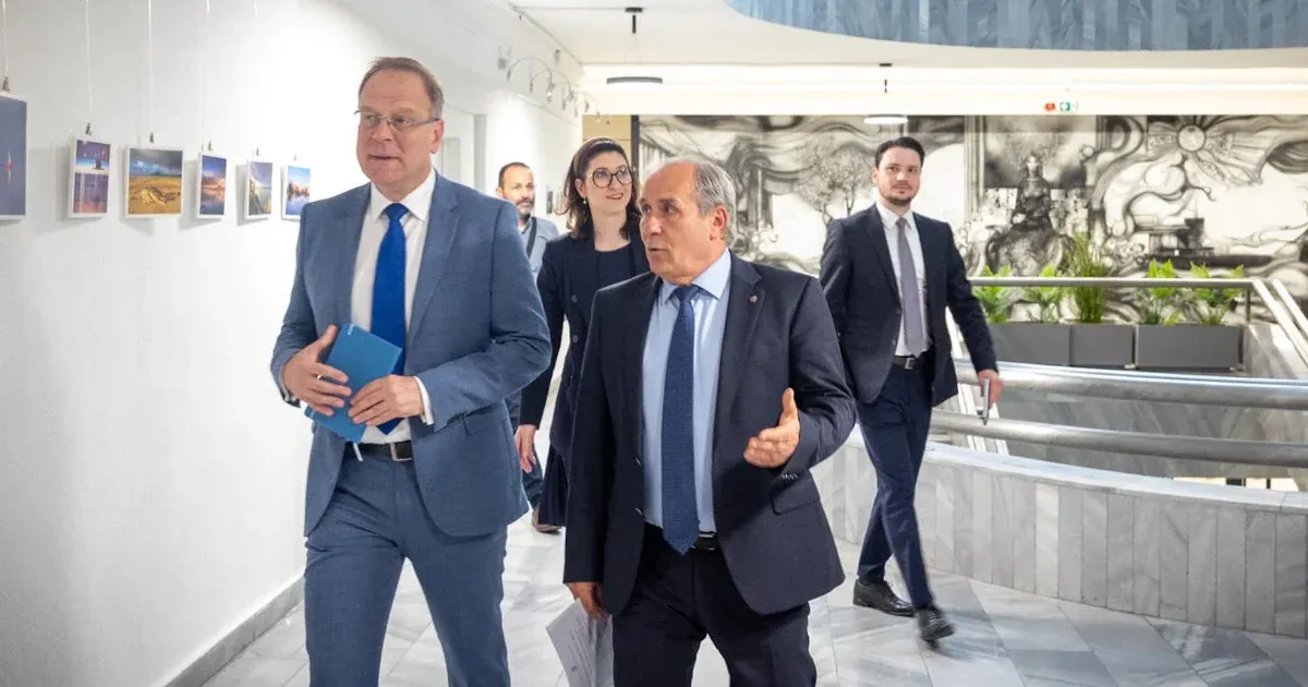 Navracsics Tibor: Egyre több gazdag magyar engedheti meg magának a magánrepülős kirándulásokat