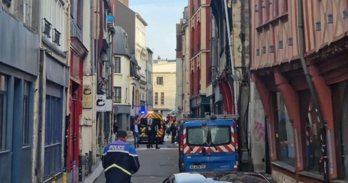 Lelőttek a francia rendőrök egy férfit, aki fel akarta gyújtani a roueni zsinagógát