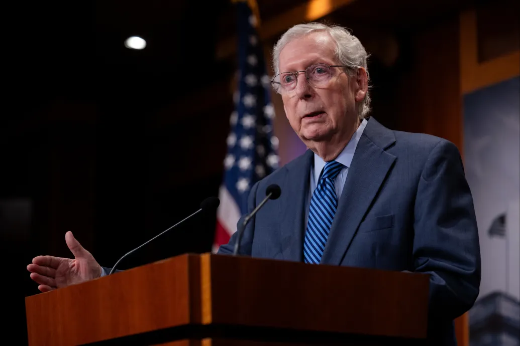 McConnell: Magyarország kiterítette a vörös szőnyeget egy kizsákmányoló, kémkedő kommunista rezsim előtt