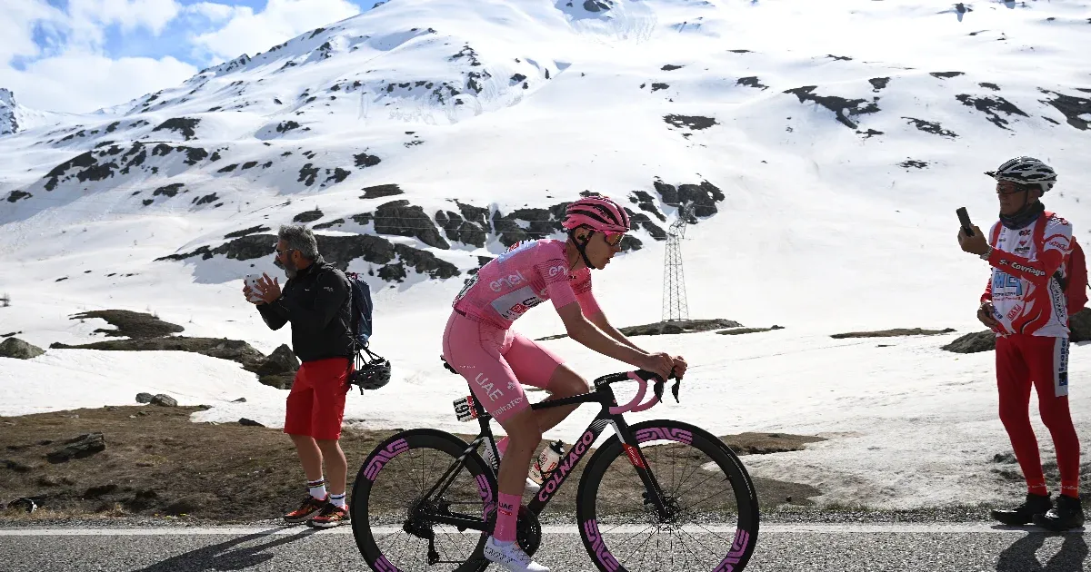 Pogačar megnyerte a Giro legbrutálisabb szakaszát is, Valter is nagyot ment