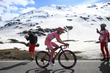 Pogačar megnyerte a Giro legbrutálisabb szakaszát is, Valter is nagyot ment