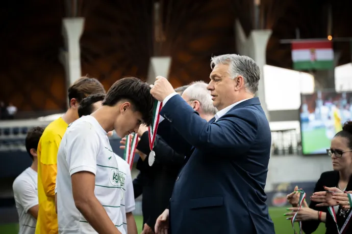 Orbán Viktor a stílust hiányolja a fiatal magyar futballisták játékából