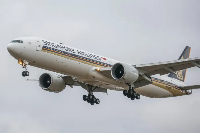 Turbulenciába került a Singapore Airlines gépe, egy utas meghalt a fedélzeten