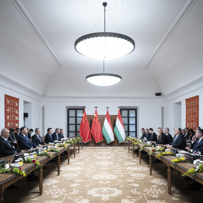 Jó üzlet Magyarországnak a kínai hitel? Nagyot lódított Lázár János