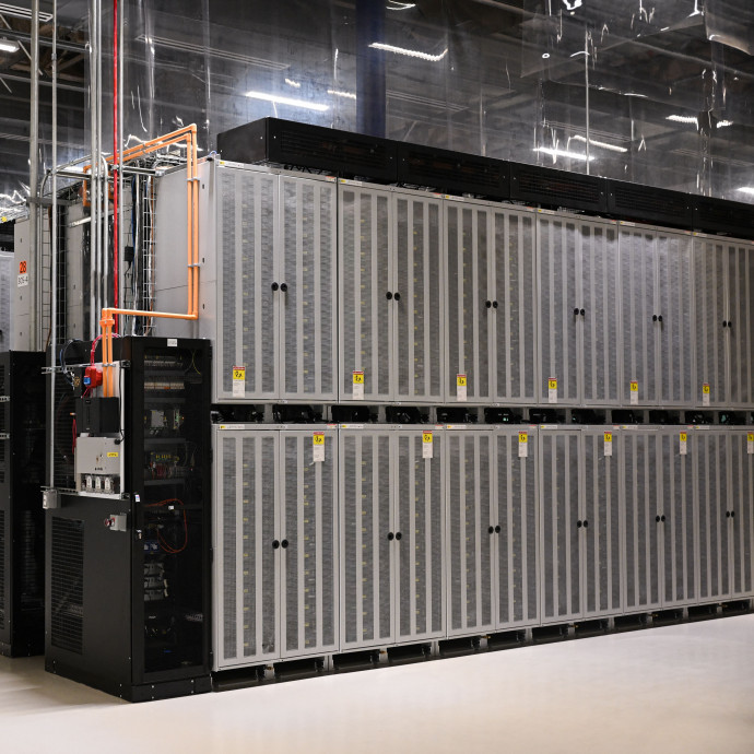 Éjjel nem süt a nap, az akkuk fejlődése mégis elhozta az esti napenergiát