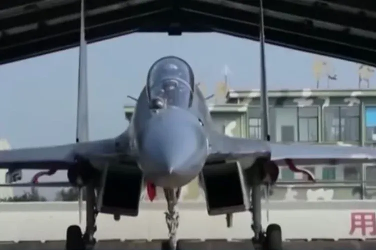 Kína „büntető” hadgyakorlatokat indított Tajvan körül