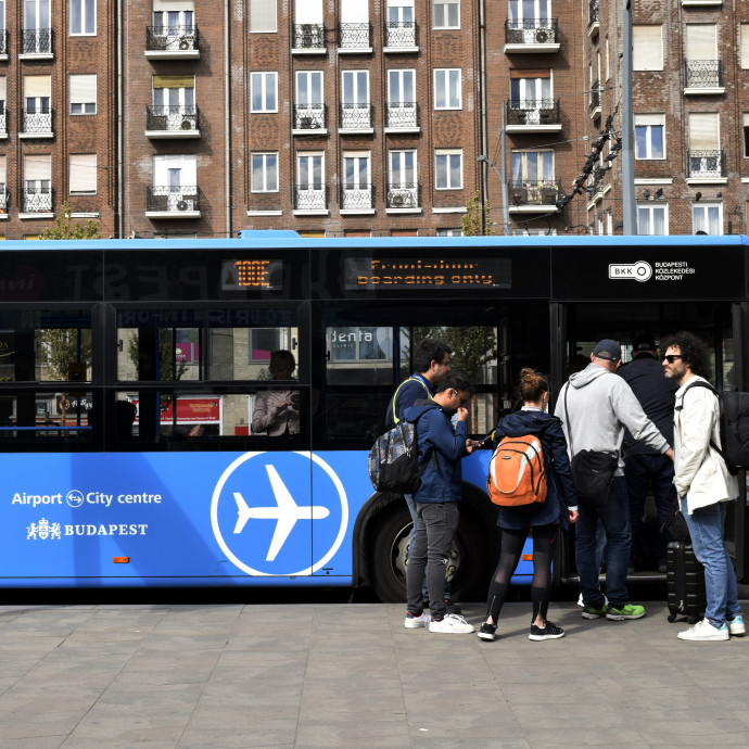 A fiatalok több mint fele legszívesebben elköltözne Magyarországról