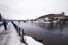 Az oroszok eltüntették a Narva folyóra kihelyezett, észt–orosz határt jelző bóják felét