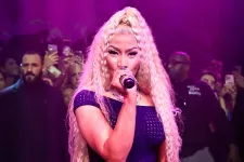 Nicki Minaj élőben közvetítette az Instagramon, hogy letartóztatták drogbirtoklásért Amszterdamban